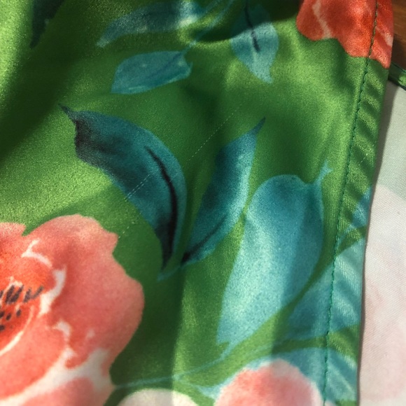 Kourt Green Flower Silky Top - Picture 4 of 8